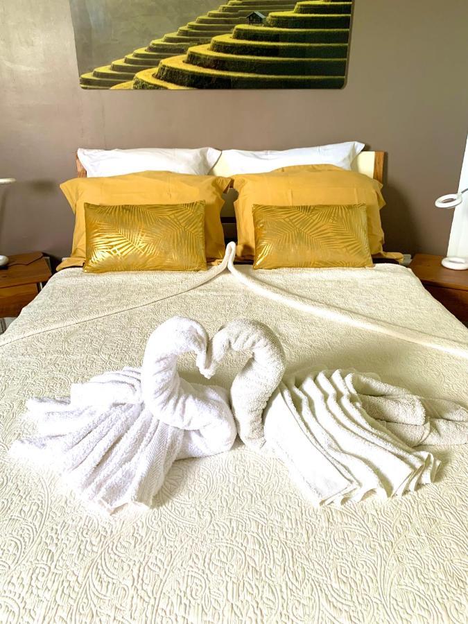 Lodge Colibris: Panoramic Sea and Mountain Views near Caribbean Beach Le Carbet Exterior photo